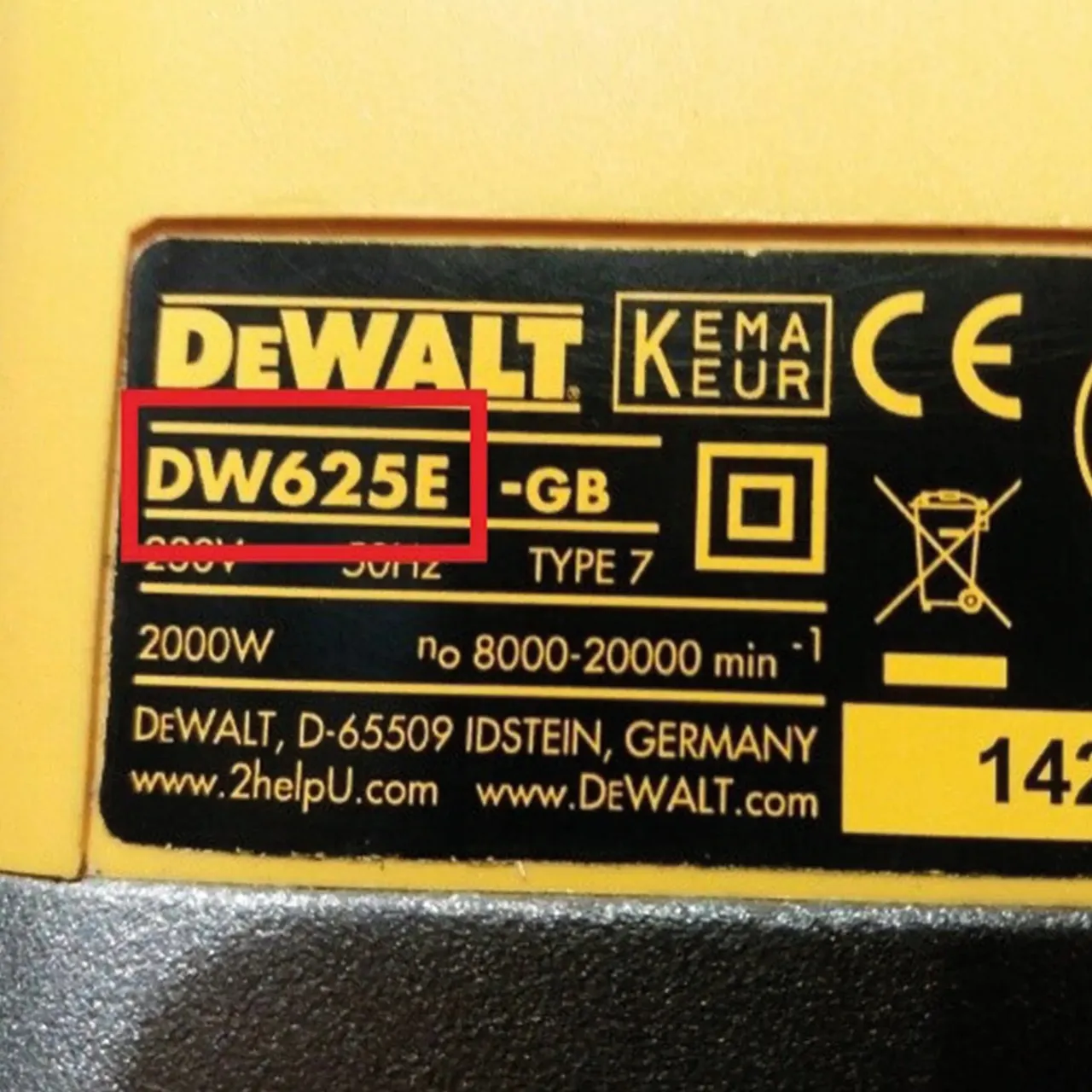 DW625E 모델번호가 표시된 디월트 유선 공구 라벨
